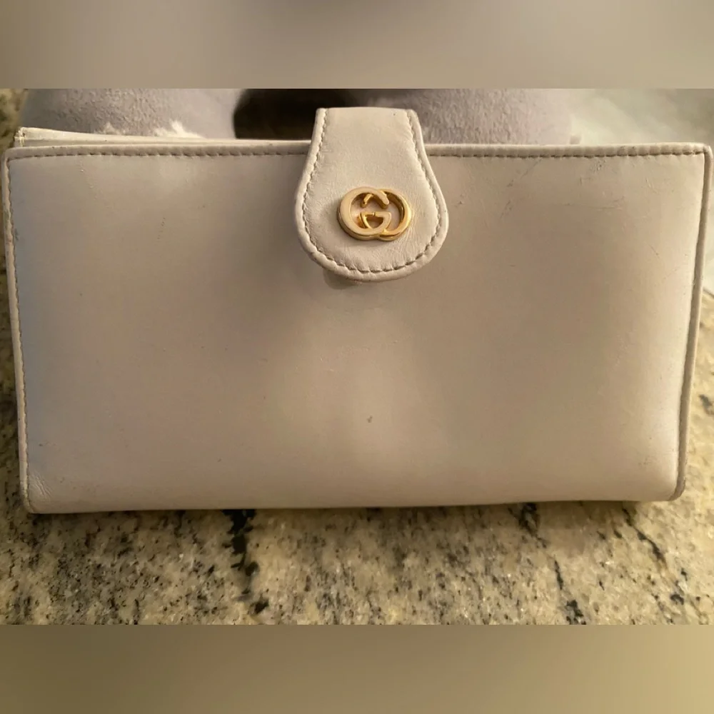 2-1 Deal Gucci|white leather Bi-Fold wallet ++free shopping bag :)